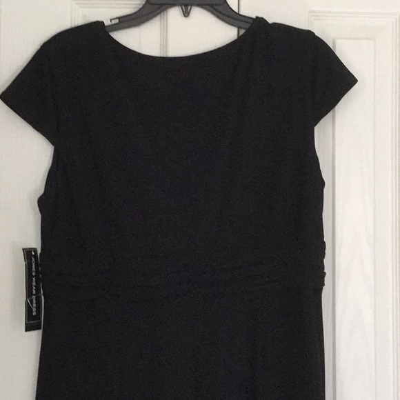 Dress - Picture 8 of 9